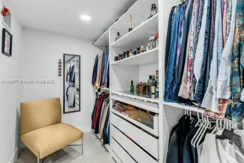 Villa ou maison à vendre à Miami, Floride: 4 chambres, 220.92 m2 № 1828680 - photo 26
