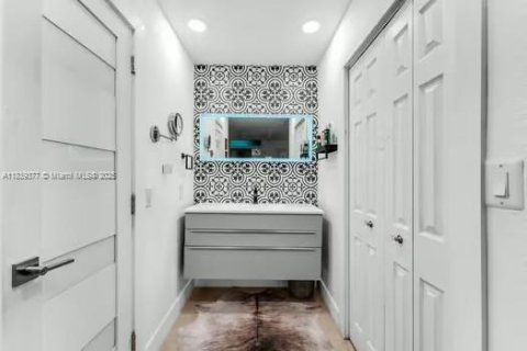 Villa ou maison à vendre à Miami, Floride: 4 chambres, 220.92 m2 № 1828680 - photo 21