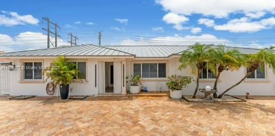 Villa ou maison à Miami, Floride 4 chambres, 220.92 m2 № 1828680