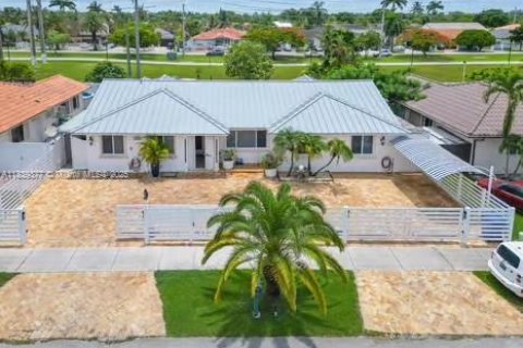 Villa ou maison à vendre à Miami, Floride: 4 chambres, 220.92 m2 № 1828680 - photo 3