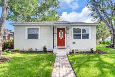 House in Saint Petersburg, Florida 3 bedrooms, 109.25 sq.m. № 1791714 - photo 2