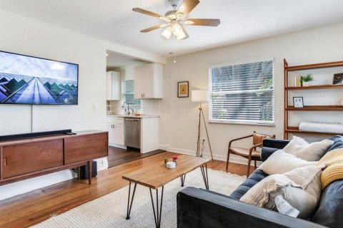 House in Saint Petersburg, Florida 3 bedrooms, 109.25 sq.m. № 1791714 - photo 7