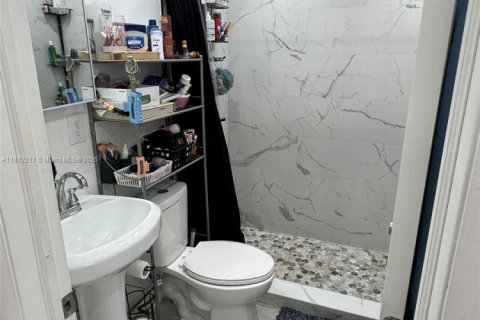 House in Miami Gardens, Florida 3 bedrooms, 212.93 sq.m. № 1758891 - photo 19