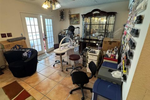 House in Miami Gardens, Florida 3 bedrooms, 212.93 sq.m. № 1758891 - photo 10