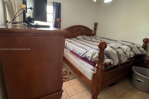 House in Miami Gardens, Florida 3 bedrooms, 212.93 sq.m. № 1758891 - photo 7