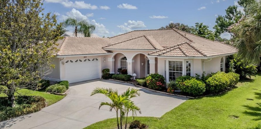 House in Venice, Florida 3 bedrooms, 217.76 sq.m. № 1810404
