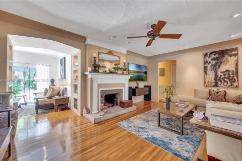 Casa en venta en Miami, Florida, 3 dormitorios, 143.07 m2 № 1787162 - foto 3