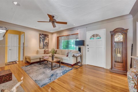 Casa en venta en Miami, Florida, 3 dormitorios, 143.07 m2 № 1787162 - foto 4