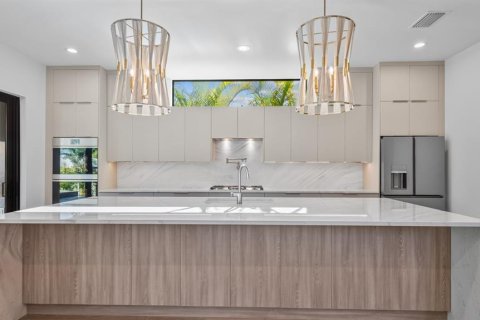 House in Tampa, Florida 5 bedrooms, 325.16 sq.m. № 1736632 - photo 8