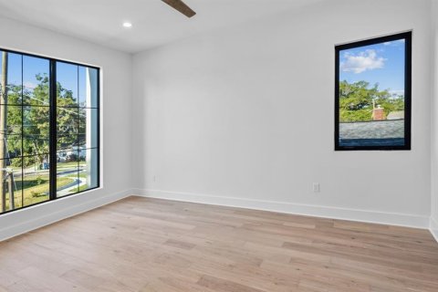 House in Tampa, Florida 5 bedrooms, 325.16 sq.m. № 1736632 - photo 18