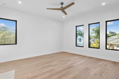 House in Tampa, Florida 5 bedrooms, 325.16 sq.m. № 1736632 - photo 20