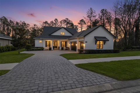 House in Brooksville, Florida 4 bedrooms, 256.22 sq.m. № 2142050