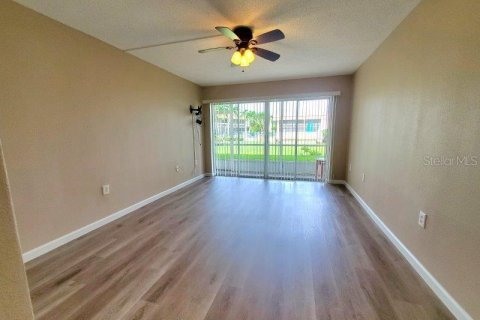 Condo in Punta Gorda, Florida, 2 bedrooms  № 1905172 - photo 8
