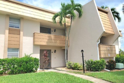 Condo in Punta Gorda, Florida, 2 bedrooms  № 1905172 - photo 1