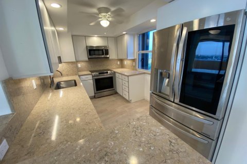Condo in West Palm Beach, Florida, 2 bedrooms  № 371664 - photo 1