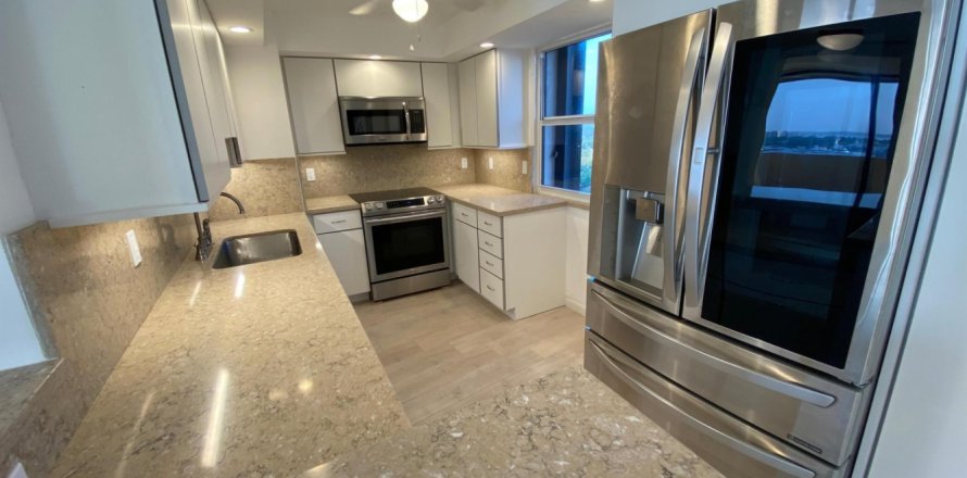 Condo in West Palm Beach, Florida, 2 bedrooms  № 371664
