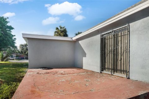 Casa en venta en Pompano Beach, Florida, 4 dormitorios, 140.1 m2 № 2002319 - foto 23