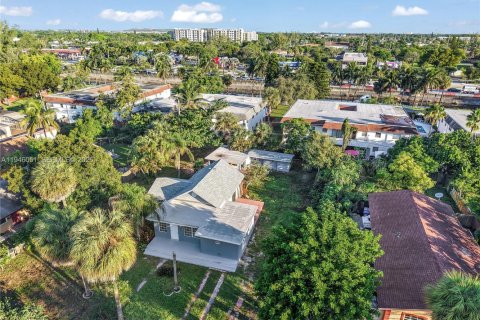 Casa en venta en Pompano Beach, Florida, 4 dormitorios, 140.1 m2 № 2002319 - foto 3