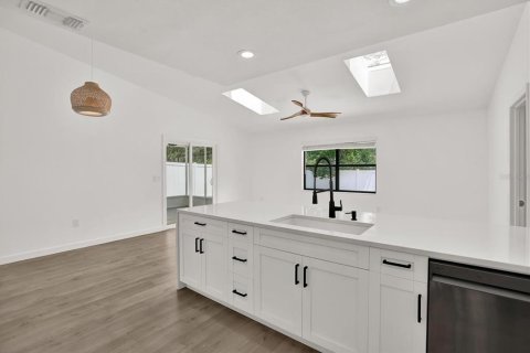 Casa en venta en New Port Richey, Florida, 3 dormitorios, 125.98 m2 № 1830098 - foto 11