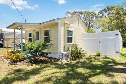 House in Englewood, Florida 1 bedroom, 37.16 sq.m. № 1759404 - photo 2