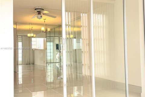 Condominio en venta en Sunrise, Florida, 2 dormitorios, 78.97 m2 № 2049452 - foto 14