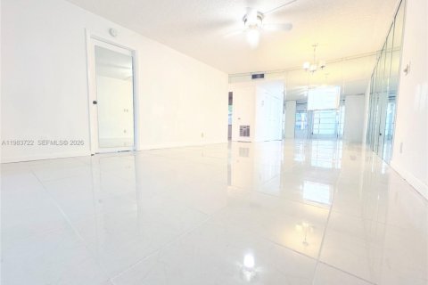 Condominio en venta en Sunrise, Florida, 2 dormitorios, 78.97 m2 № 2049452 - foto 3