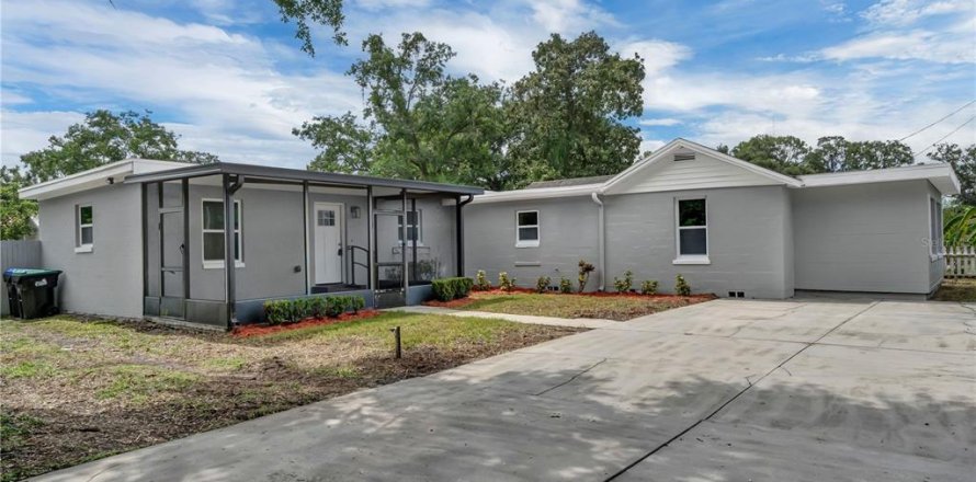 House in Orlando, Florida 3 bedrooms, 145.58 sq.m. № 1822715