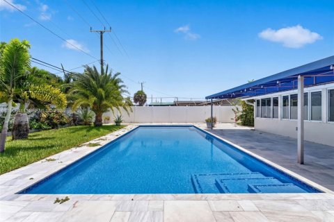 Villa ou maison à vendre à Deerfield Beach, Floride: 3 chambres, 100.71 m2 № 2252035 - photo 17