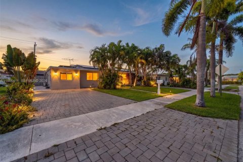 Villa ou maison à vendre à Deerfield Beach, Floride: 3 chambres, 100.71 m2 № 2252035 - photo 2