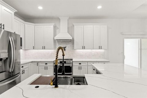 House in Spring Hill, Florida 4 bedrooms, 219.44 sq.m. № 2200040 - photo 24