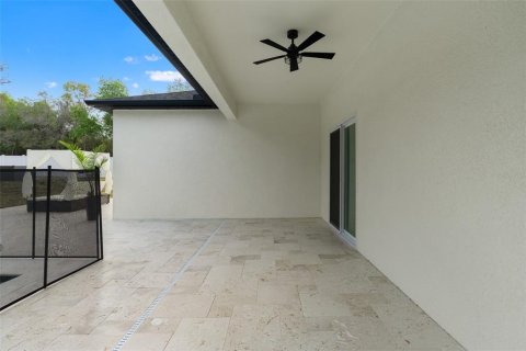 House in Spring Hill, Florida 4 bedrooms, 219.44 sq.m. № 2200040 - photo 13