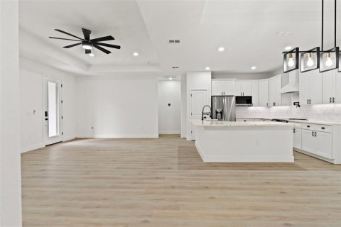 House in Spring Hill, Florida 4 bedrooms, 219.44 sq.m. № 2200040 - photo 29