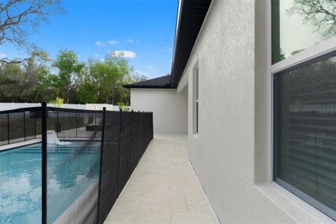 House in Spring Hill, Florida 4 bedrooms, 219.44 sq.m. № 2200040 - photo 12