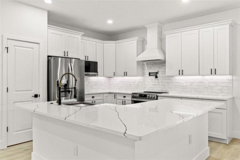 House in Spring Hill, Florida 4 bedrooms, 219.44 sq.m. № 2200040 - photo 23