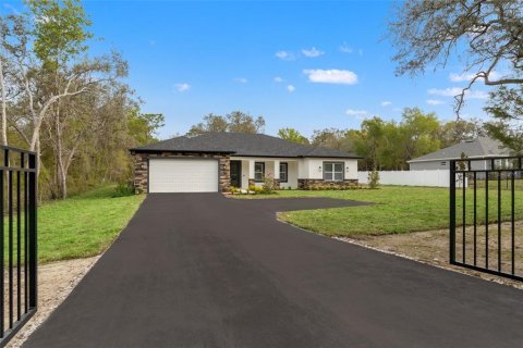 House in Spring Hill, Florida 4 bedrooms, 219.44 sq.m. № 2200040