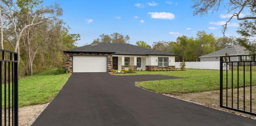 House in Spring Hill, Florida 4 bedrooms, 219.44 sq.m. № 2200040