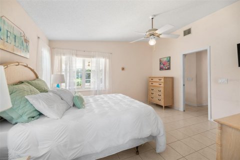 House in Palm Coast, Florida 4 bedrooms, 208.29 sq.m. № 1679401 - photo 24