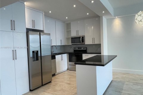 Снять в аренду кондоминиум в Санни-Айлс-Бич, Флорида 3 спальни, 142.79м2, № 2060869 - фото 6