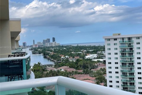 Снять в аренду кондоминиум в Санни-Айлс-Бич, Флорида 3 спальни, 142.79м2, № 2060869 - фото 2