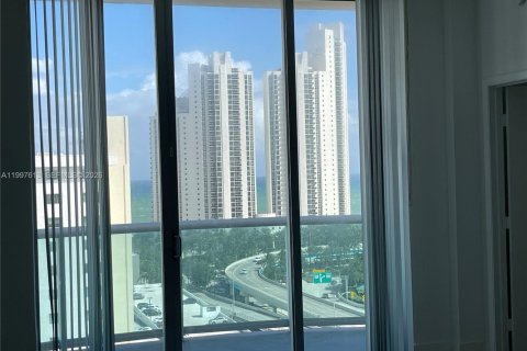 Снять в аренду кондоминиум в Санни-Айлс-Бич, Флорида 3 спальни, 142.79м2, № 2060869 - фото 4