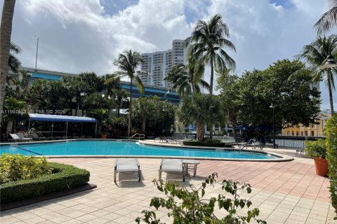 Снять в аренду кондоминиум в Санни-Айлс-Бич, Флорида 3 спальни, 142.79м2, № 2060869 - фото 19