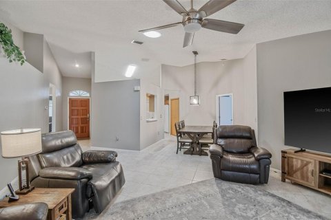 Condo in Riverview, Florida, 3 bedrooms  № 2388282 - photo 8
