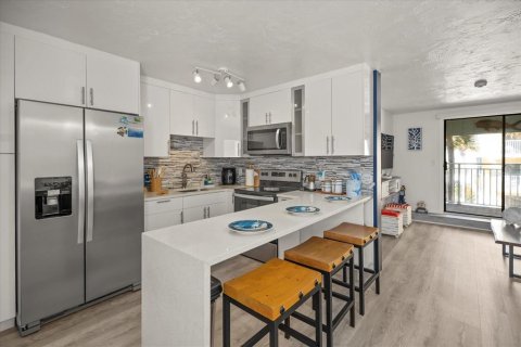 Condo in New Smyrna Beach, Florida, 1 bedroom  № 1915254 - photo 3