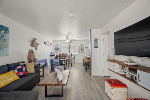 Condo in New Smyrna Beach, Florida, 1 bedroom  № 1915254 - photo 4