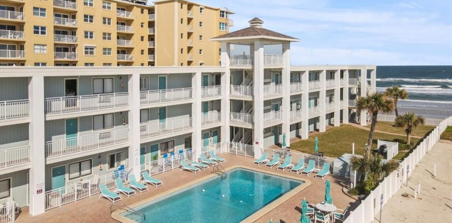 Condo in New Smyrna Beach, Florida, 1 bedroom № 1915254