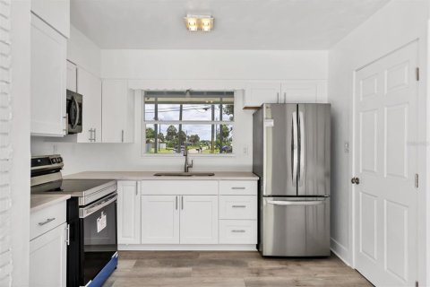 House in Venice, Florida 2 bedrooms, 92.62 sq.m. № 1800300 - photo 12