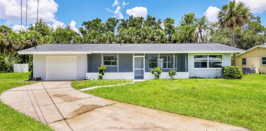 House in Venice, Florida 2 bedrooms, 92.62 sq.m. № 1800300