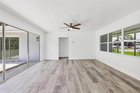 House in Venice, Florida 2 bedrooms, 92.62 sq.m. № 1800300 - photo 6