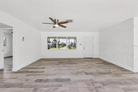 House in Venice, Florida 2 bedrooms, 92.62 sq.m. № 1800300 - photo 7