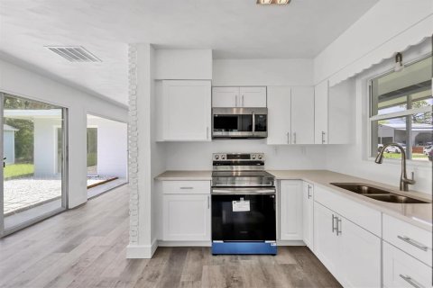 House in Venice, Florida 2 bedrooms, 92.62 sq.m. № 1800300 - photo 14